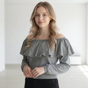 ROMEO AND JULIET COUTURE Size M Gray Fleece Ruffle Crop Sweatshirt R $59